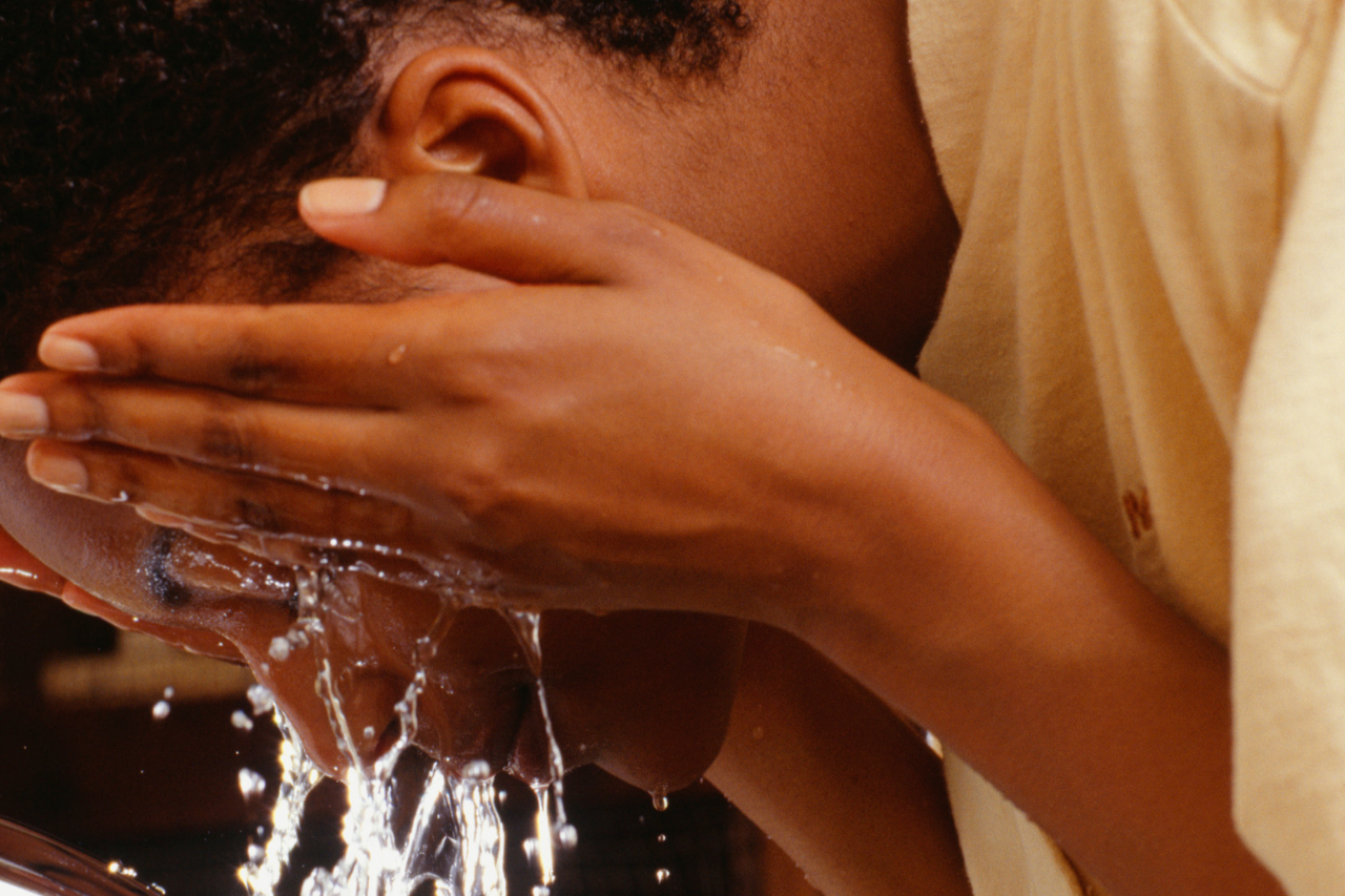 An Exfoliating Face Cleanser for Summer